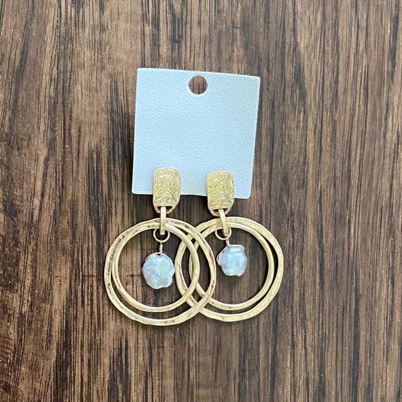 Free people freshwater hoop earring - Picture 10 of 14